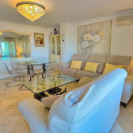 Parque Three Bedroom Apartment Marbella