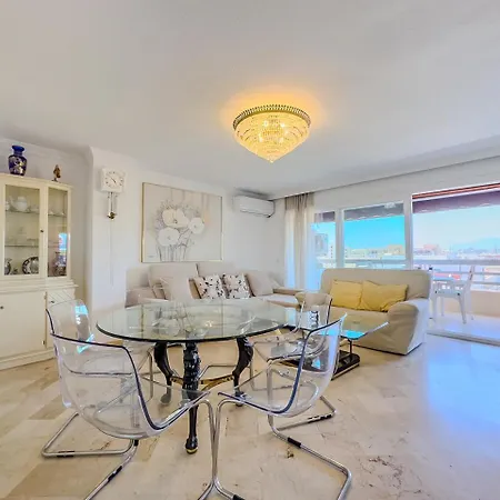 Parque Three Bedroom شقة *